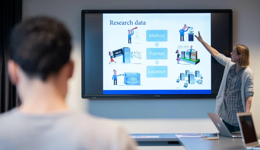 Delivering data management training at Leiden